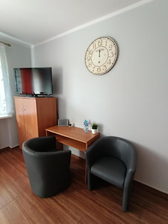 Pokoje Pod Swierkiem Swarzędz 外观 照片