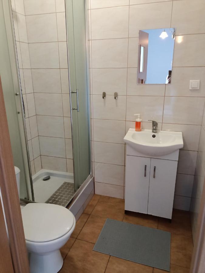 Pokoje Pod Swierkiem Swarzędz 外观 照片
