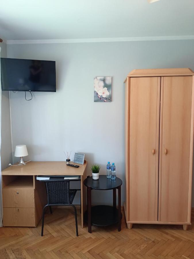 Pokoje Pod Swierkiem Swarzędz 外观 照片