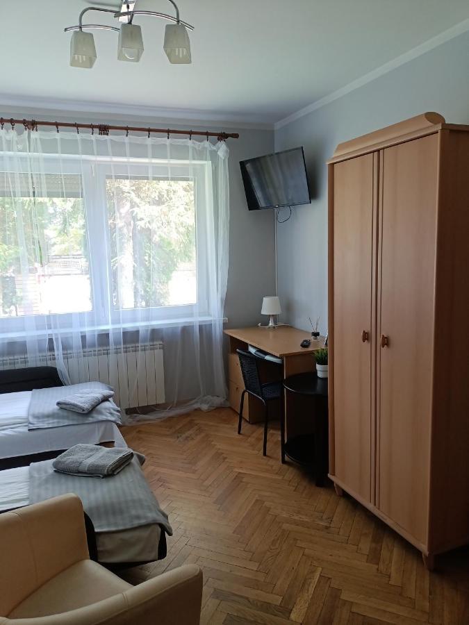 Pokoje Pod Swierkiem Swarzędz 外观 照片
